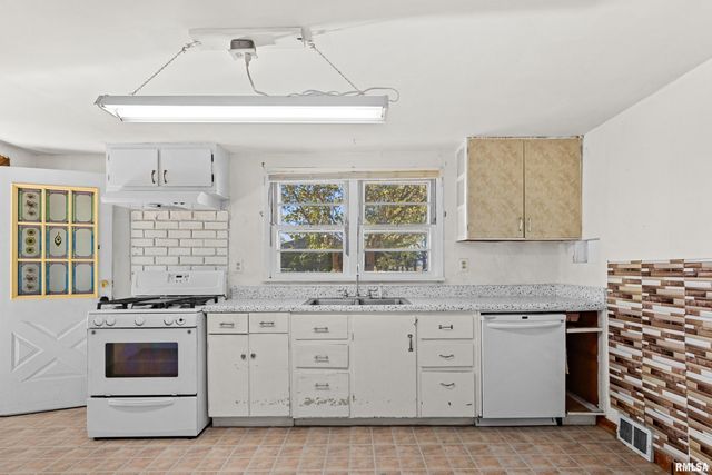 12952 CARTER Road, Pekin, IL 61554