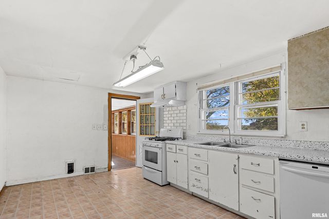 12952 CARTER Road, Pekin, IL 61554