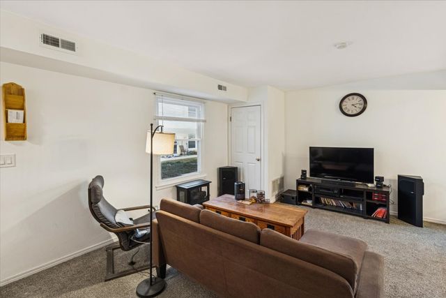 2169 N Dogwood Lane 46C, Palatine, IL 60074