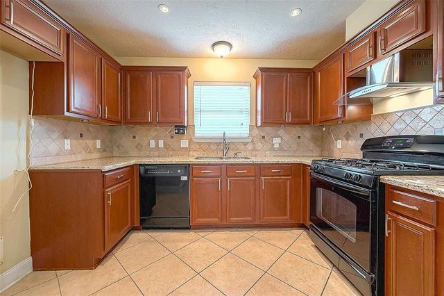 11015 Warath Oak Court, Houston, TX 77065