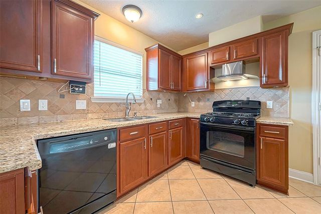 11015 Warath Oak Court, Houston, TX 77065