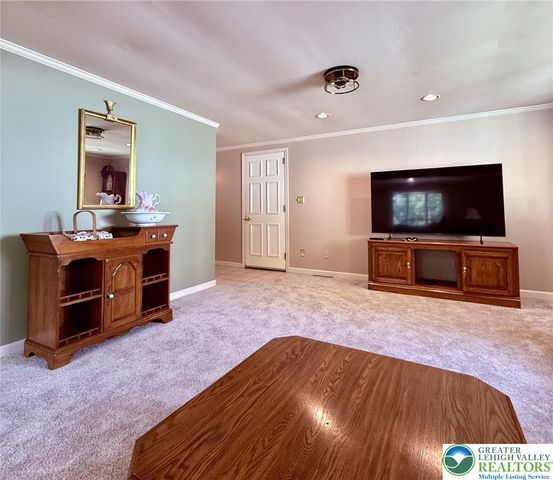 909 Flexer Avenue, Salisbury Twp, PA 18103