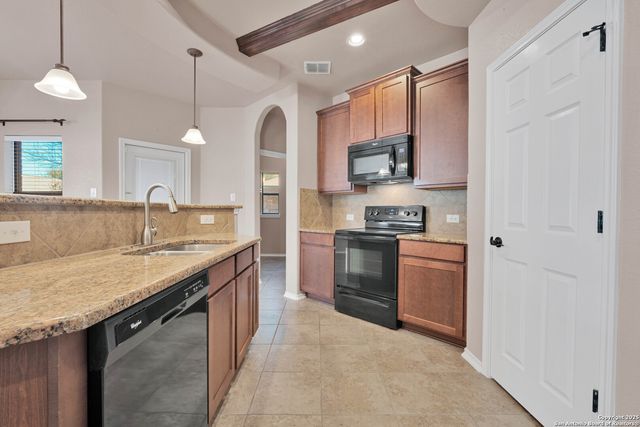 10526 Corvey Ln, Helotes, TX 78023