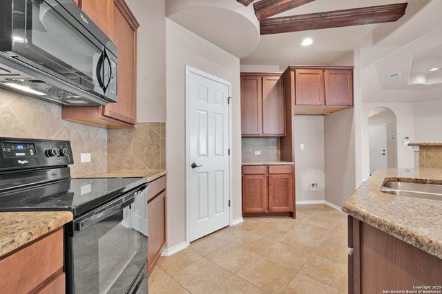 10526 Corvey Ln, Helotes, TX 78023