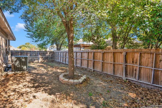 10526 Corvey Ln, Helotes, TX 78023