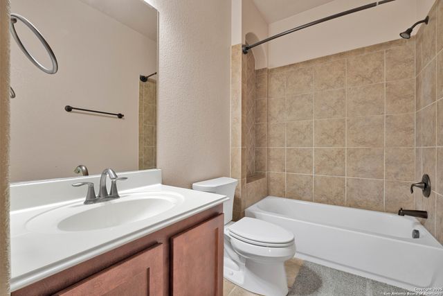 10526 Corvey Ln, Helotes, TX 78023