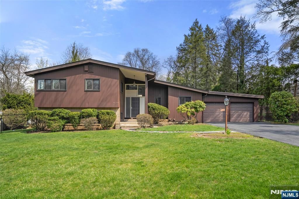 970 Soldier Hill Road, Emerson, NJ 07630
