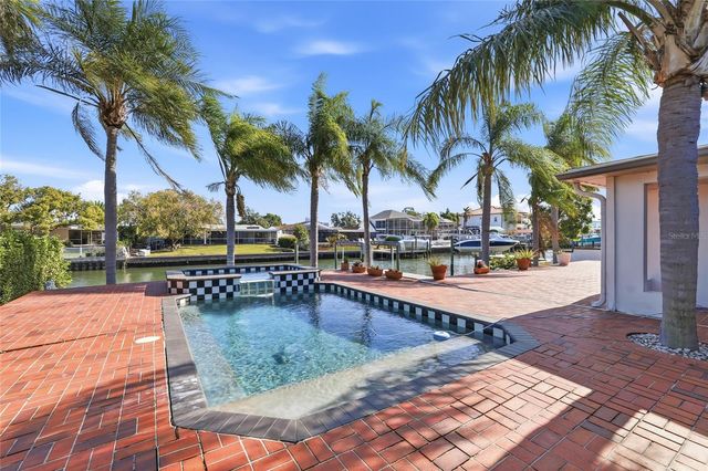 3927 VERSAILLES DRIVE, Tampa, FL 33634