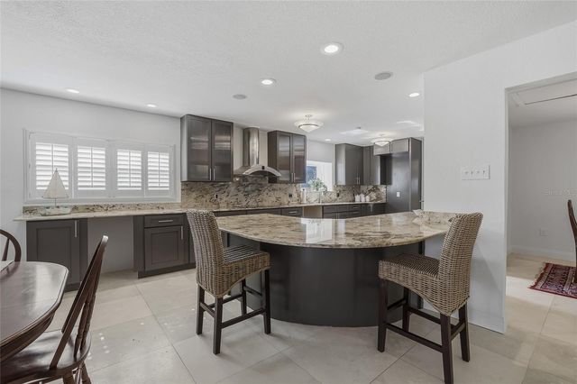 3927 VERSAILLES DRIVE, Tampa, FL 33634