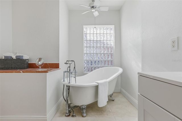 3927 VERSAILLES DRIVE, Tampa, FL 33634