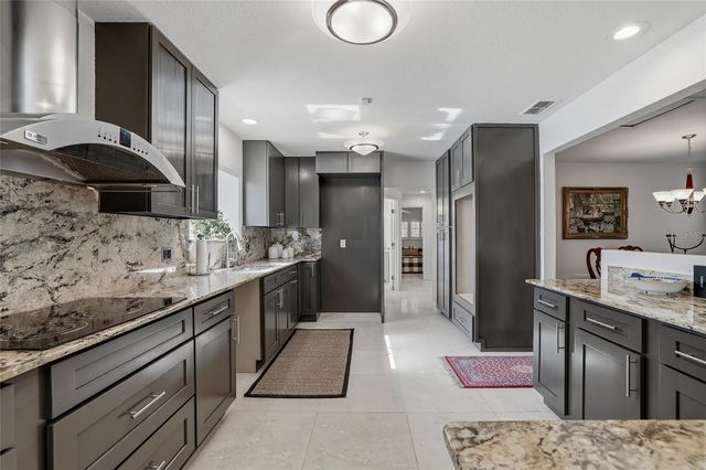 3927 VERSAILLES DRIVE, Tampa, FL 33634