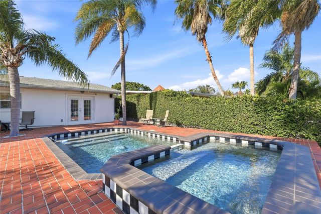 3927 VERSAILLES DRIVE, Tampa, FL 33634