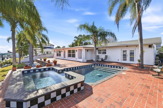 3927 VERSAILLES DRIVE, Tampa, FL 33634