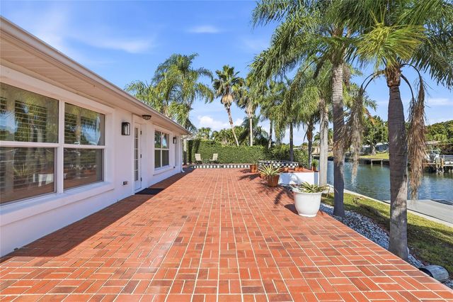 3927 VERSAILLES DRIVE, Tampa, FL 33634