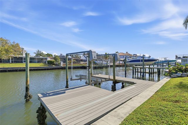 3927 VERSAILLES DRIVE, Tampa, FL 33634