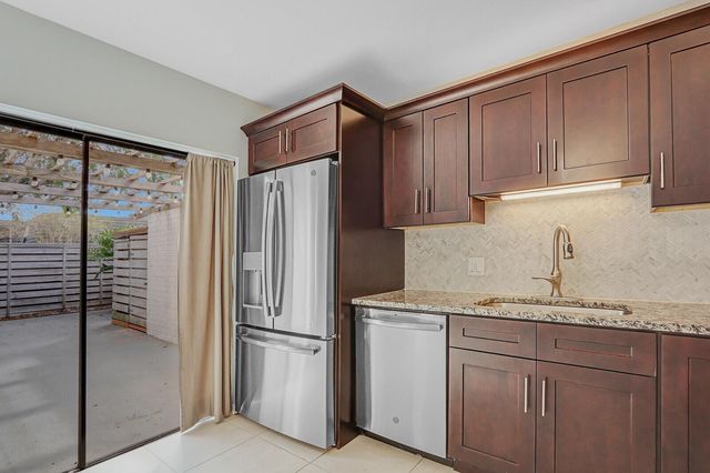 803 8th Terrace, Palm Beach Gardens, FL 33418