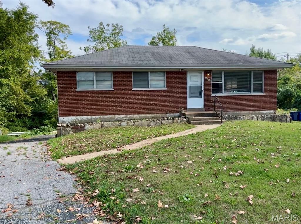 9608 Greenview Drive, St Louis, MO 63126