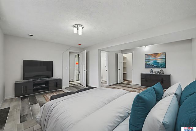 20116 Binney Circle, Omaha, NE 68022