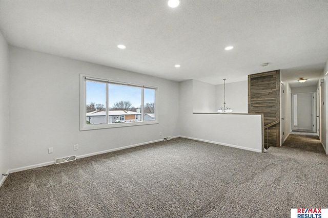 20116 Binney Circle, Omaha, NE 68022