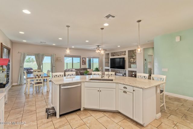 21458 E Patriot Lane, Red Rock, AZ 85145