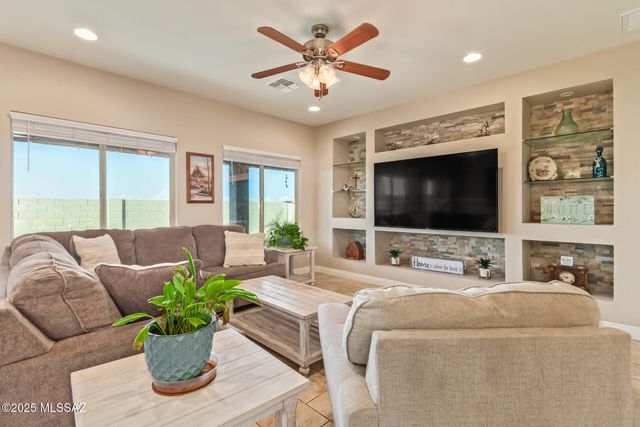 21458 E Patriot Lane, Red Rock, AZ 85145