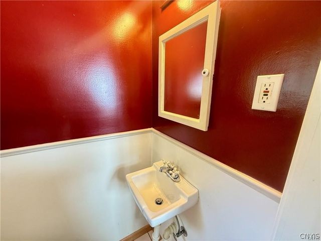 1038 Sunnycrest Road, Syracuse, NY 13206
