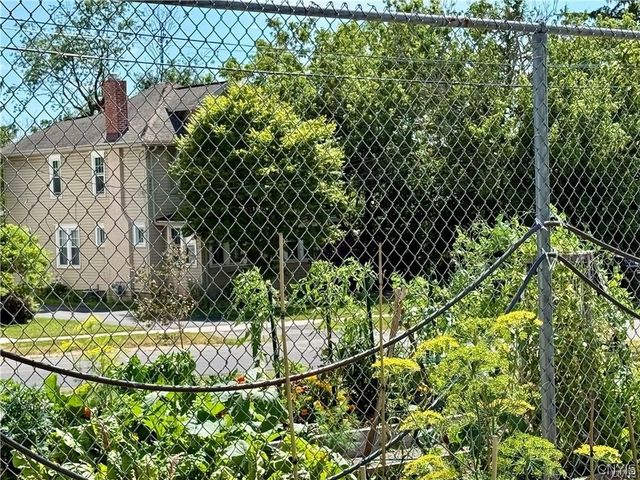1038 Sunnycrest Road, Syracuse, NY 13206