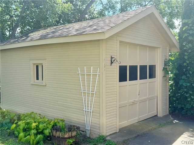 1038 Sunnycrest Road, Syracuse, NY 13206