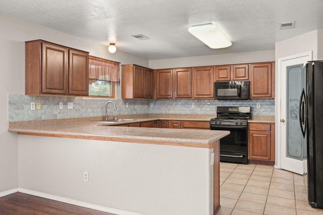 8635 Casa Verde Avenue NW, Albuquerque, NM 87120