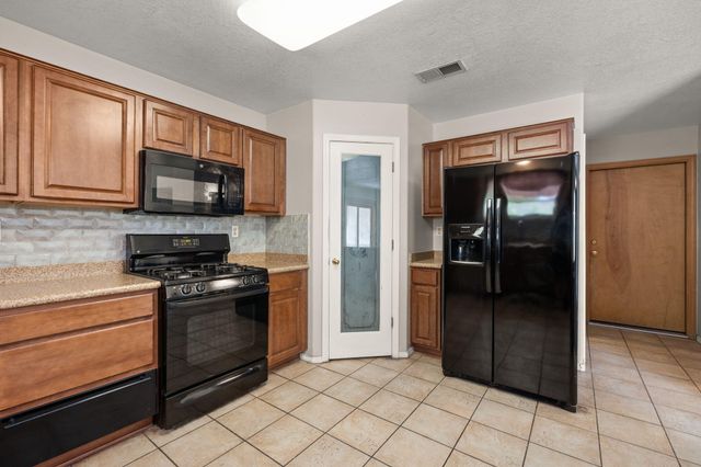 8635 Casa Verde Avenue NW, Albuquerque, NM 87120