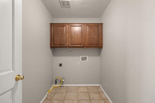 8635 Casa Verde Avenue NW, Albuquerque, NM 87120