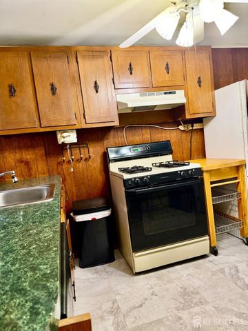 131 william Street, South River, NJ 08882