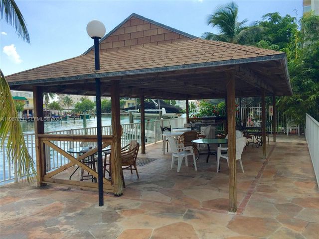 7207 Bay Dr 19, Miami Beach, FL 33141