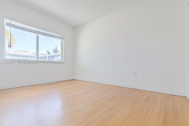 7207 Bay Dr 19, Miami Beach, FL 33141