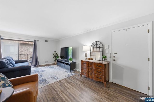 825 Riverside Avenue 203, Lyndhurst, NJ 07071