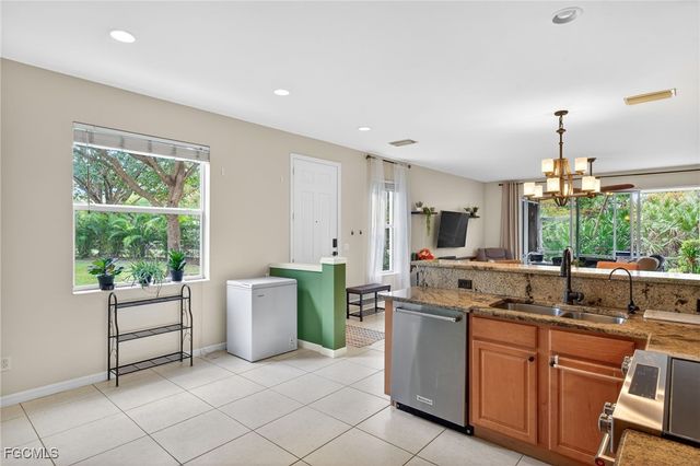 8410 Village Edge CIR 4, Fort Myers, FL 33919