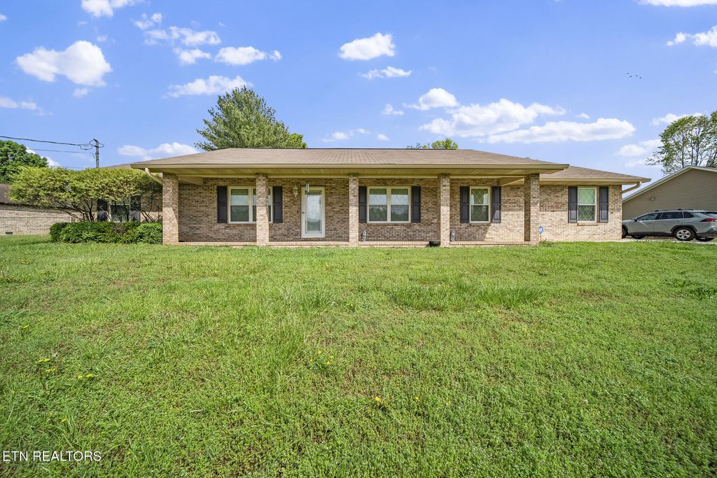 339 Woods View Circle, Kodak, TN 37764