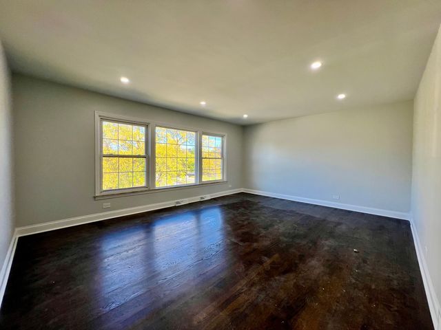 3335 W Pratt Avenue 2, Lincolnwood, IL 60712