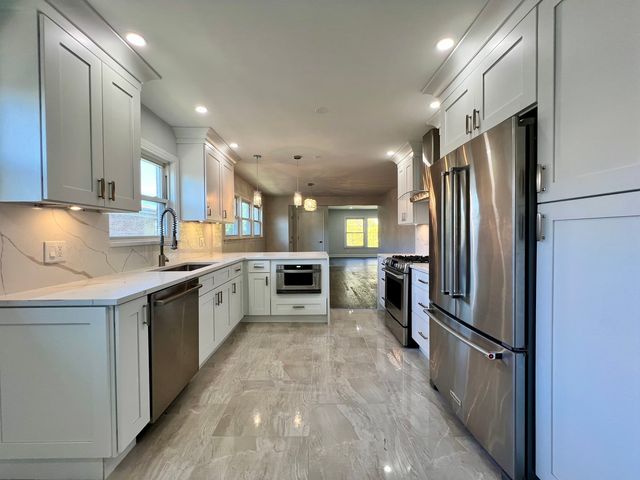 3335 W Pratt Avenue 2, Lincolnwood, IL 60712