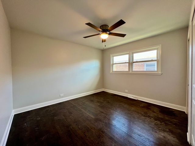 3335 W Pratt Avenue 2, Lincolnwood, IL 60712