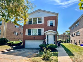 3335 W Pratt Avenue 2, Lincolnwood, IL 60712