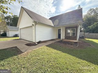 124 Waters Edge Drive, Locust Grove, GA 30248