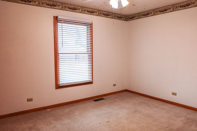 904 Harvest Trail B, Yorkville, IL 60560