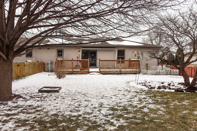 904 Harvest Trail B, Yorkville, IL 60560