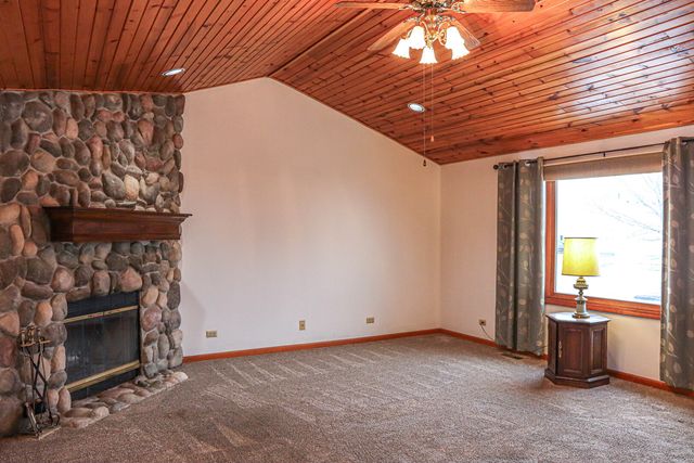 904 Harvest Trail B, Yorkville, IL 60560