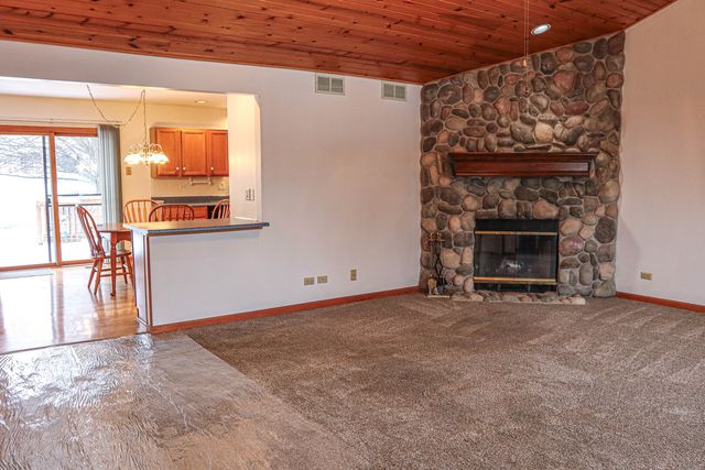 904 Harvest Trail B, Yorkville, IL 60560