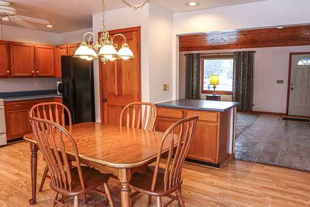 904 Harvest Trail B, Yorkville, IL 60560