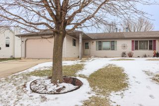 904 Harvest Trail B, Yorkville, IL 60560