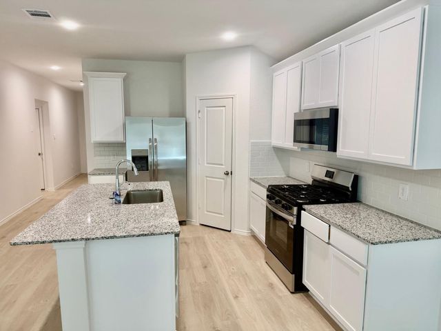 4922 Oakwood Drive, Fresno, TX 77545