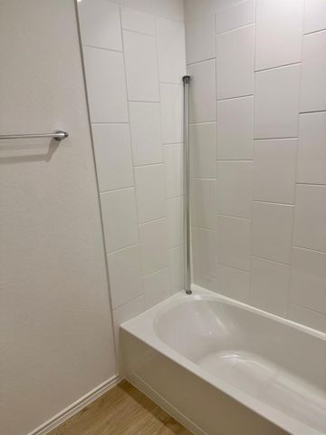 4922 Oakwood Drive, Fresno, TX 77545